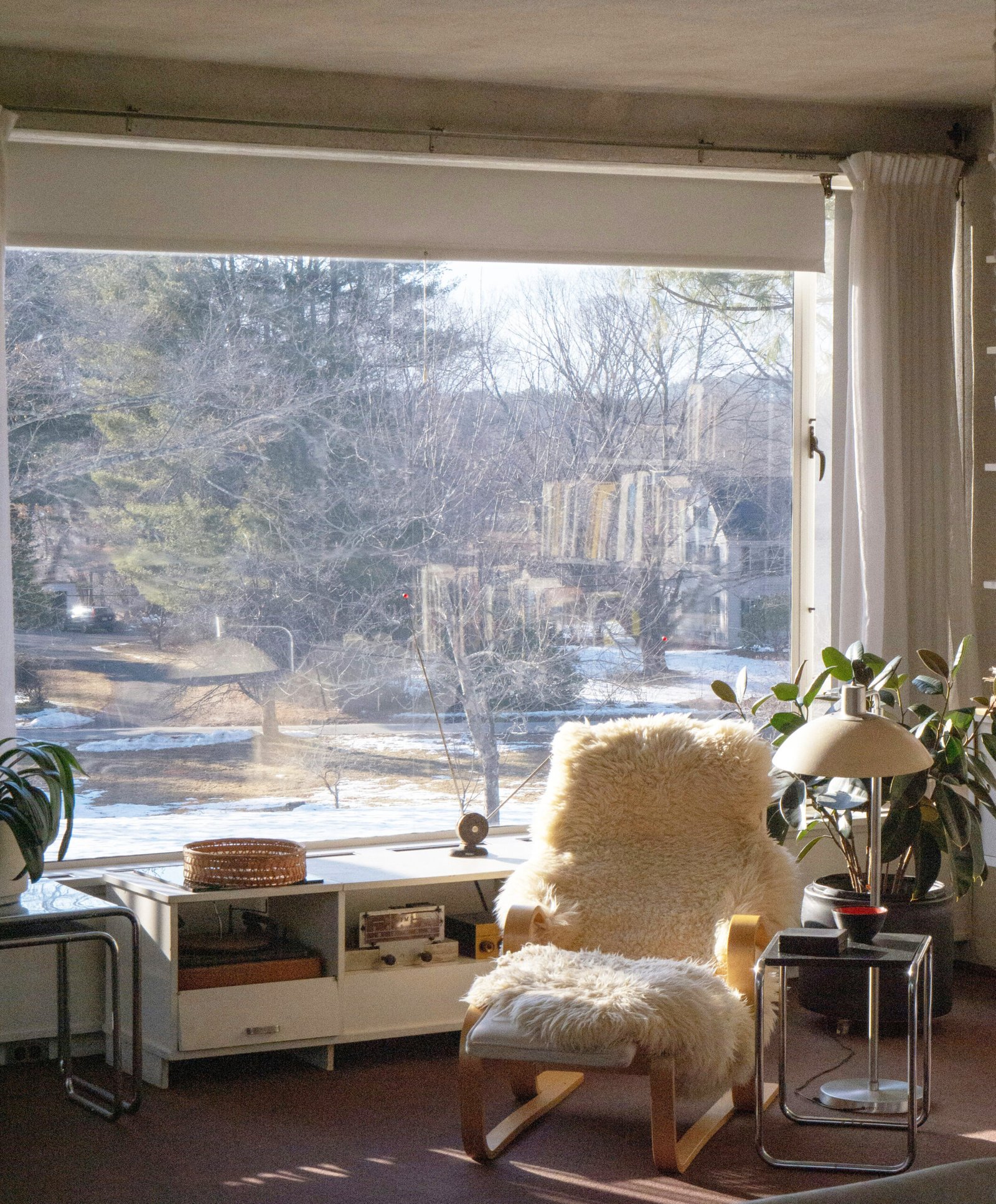MODERN FURNITURE FOR THE LIVING ROOM